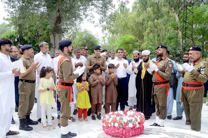 DPO Attock Dr Sardar Ghiyas Gul Khan, DC Attock Rao Atif Raza and the families of the martyrs are praying after laying flowers on the monument of the martyrs DPO Attock Dr Sardar Ghiyas Gul Khan, DC Attock Rao Atif Raza and the families of the martyrs are praying after laying flowers on the monument of the martyrs