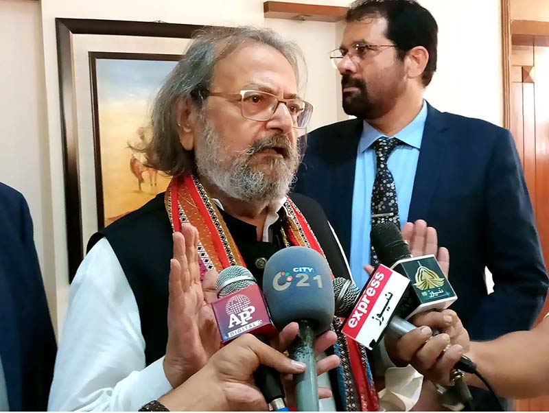 Caretaker Federal Minister for Education and Professional Training Madad Ali Sindhi chairing a meeting with vice chancellors of public sector universities of Sindh at Higher Education Commission's Regional Office