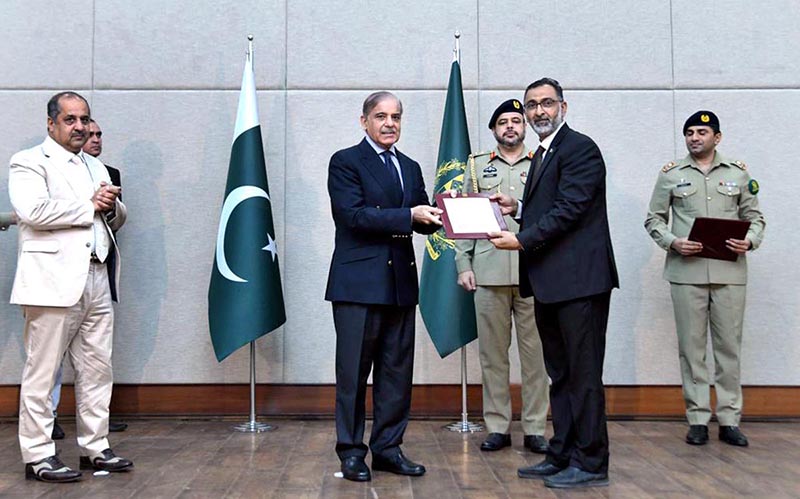 Prime Minister Muhammad Shehbaz Sharif distributing appreciation certificates among the staff of the PM House and PM Office