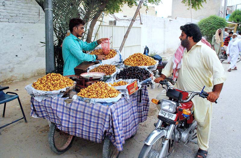 Vendor selling dates to a customer on a roadside