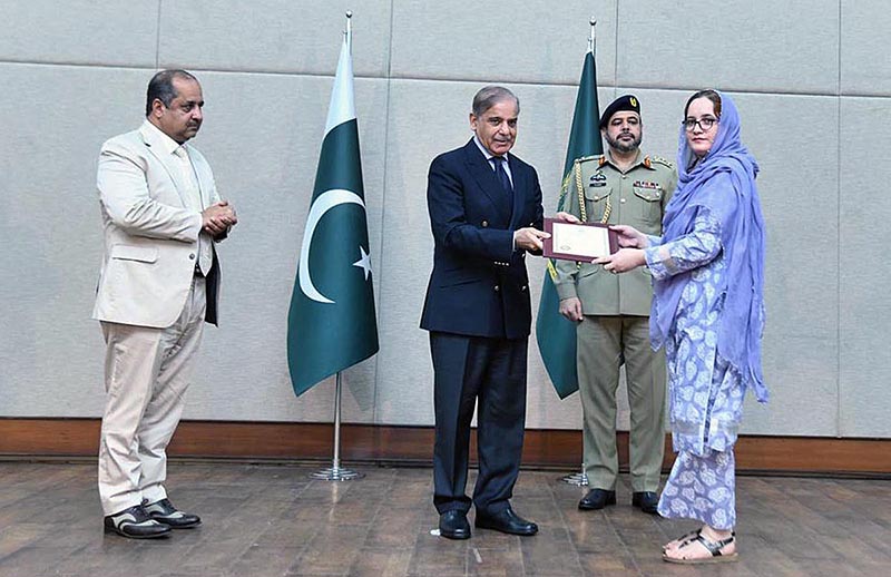 Prime Minister Muhammad Shehbaz Sharif distributing appreciation certificates among the staff of the PM House and PM Office