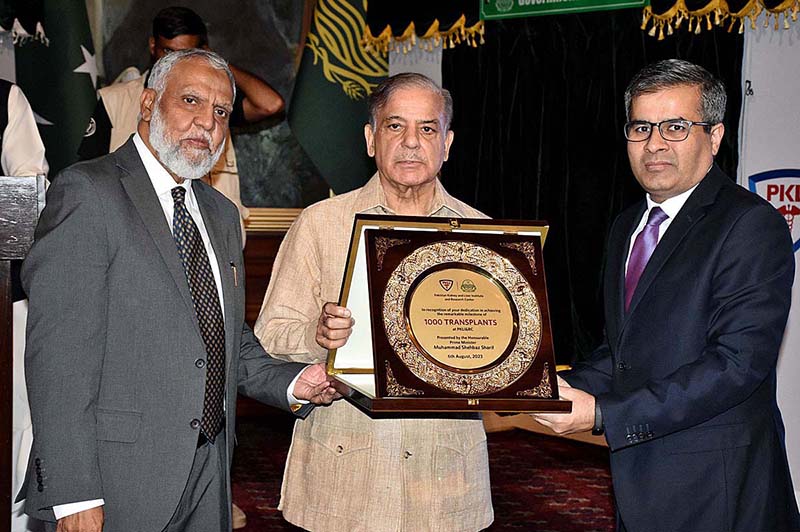 Prime Minister Muhammad Shehbaz Sharif giving the best performance shields to the Staff members of PKLI and Health professionals during the groundbreaking ceremony of PKLI University and Launching of the National Hepatitis C Elimination Campaign