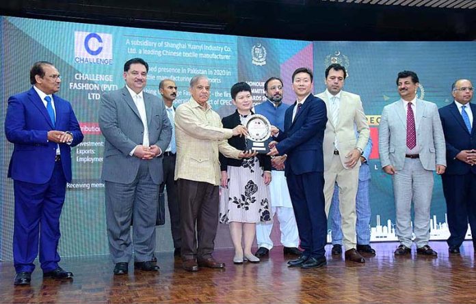 Prime Minister Muhammad Shehbaz Sharif presenting awards to heads/representatives of Chinese companies operating in Pakistan under the CPEC Prime Minister Muhammad Shehbaz Sharif presenting awards to heads/representatives of Chinese companies operating in Pakistan under the CPEC