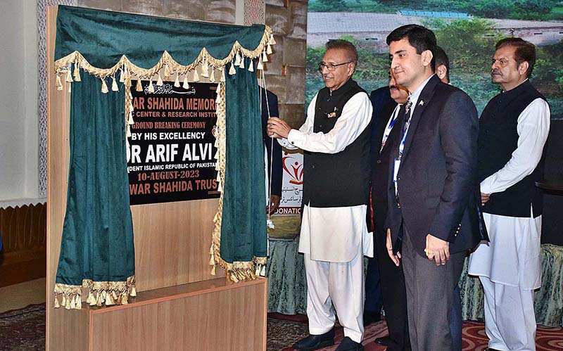 President Dr. Arif Alvi unveiling plaque during ground breaking ceremony the Sarwar Shahida Memorial Cardiac & Research Institute
