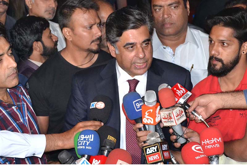 Federal Minister for Commerce and Industry Gauhar Ejaz inspecting the newly launched Havel Jolion by Sazgar