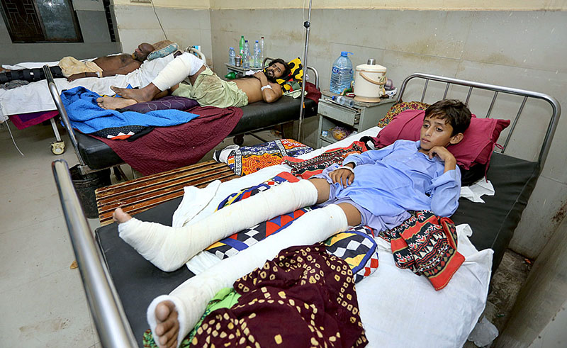 Doctors are providing medical assistance to the injured patients during the rescue operation after the tragic incident where 10 bogies of the Hazara Express derailed near Sarhari Railway Station, at least 15 passengers have lost their lives and over 50 have been injured, including women and children