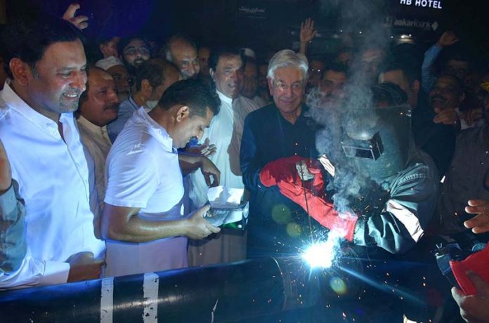 Former Defense Minister Khawaja Muhammad Asif inaugurating the Project for Restoration of Sui Gas Low Pressure Paris Road, Jail Road
