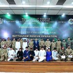 Caretaker Prime Minister Anwaar-ul-Haq Kakar in a group photo with students and rescuers of Battagram chairlift incident