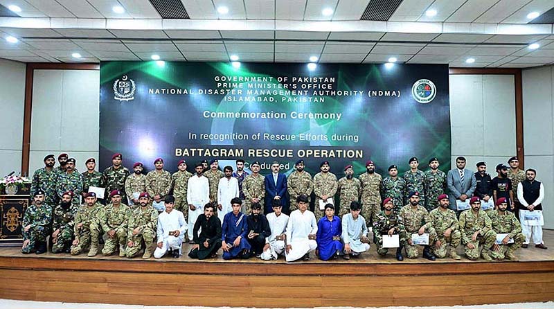 Caretaker Prime Minister Anwaar-ul-Haq Kakar in a group photo with students and rescuers of Battagram chairlift incident