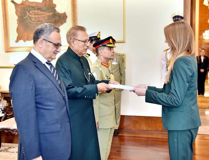 The United Kingdom's High Commissioner-designate to Pakistan, Ms Jane Marriot presenting her Diplomatic credentials to President Dr. Arif Alvi at Aiwan-e-Sadr The United Kingdom's High Commissioner-designate to Pakistan, Ms Jane Marriot presenting her Diplomatic credentials to President Dr. Arif Alvi at Aiwan-e-Sadr