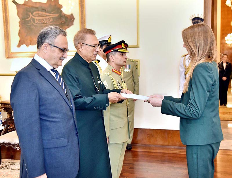 The United Kingdom's High Commissioner-designate to Pakistan, Ms Jane Marriot presenting her Diplomatic credentials to President Dr. Arif Alvi at Aiwan-e-Sadr