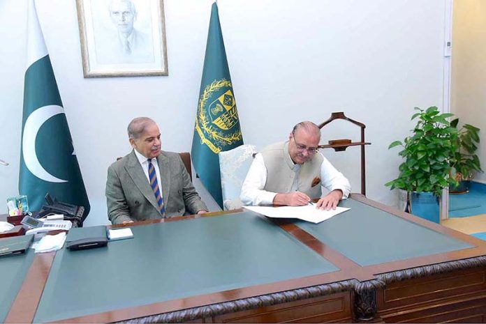 Leader of the Opposition Raja Riaz Ahmad meeting with Prime Minister Muhammad Shehbaz Sharif to finalize the name of Caretaker Prime Minister
