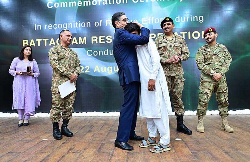 Caretaker Prime Minister Anwaar-ul-Haq Kakar distributing awards among the survivors of Battagram chairlift incident for their bravery at a ceremony.