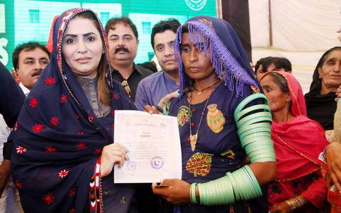Federal Minister for Poverty Alleviation and Social Safety & Chairperson, Benazir Income Support Programme Ms. Shazia Marri distributing ownership (Sanad) of houses built by Sindh Government to the deserving people during the ceremony “Distribution of Land Title to Flood Affectees