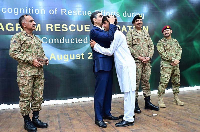 Caretaker Prime Minister Anwaar-ul-Haq Kakar distributing awards among the survivors of Battagram chairlift incident for their bravery at a ceremony