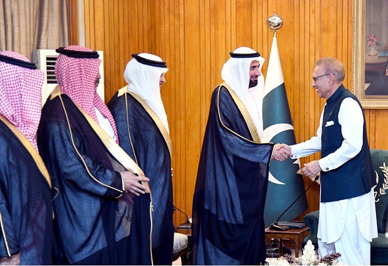 President Dr. Arif Alvi welcoming the Saudi Minister for Hajj and Umrah, Dr. Tawfiq bin Fawzan Al-Rabiah, who along with his delegation, called on President Dr. Arif Alvi, at Aiwan-e-Sadr