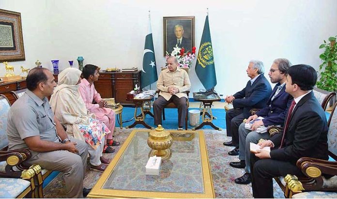 Topper of Matriculation Examination 2023, Gujranwala Board, Jamshed Ali calls on Prime Minister Muhammad Shehbaz Sharif. Minister for Federal Education and Professional Training Rana Tanvir Hussain, Mother of Jamshed Ali his teacher and Chairman BISE Gujranwala are also present