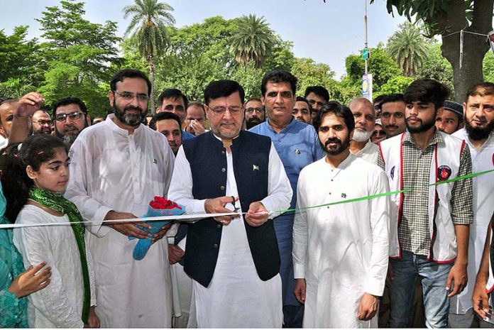 Vice Chancellor of the University of Sargodha, Dr. Qaiser Abbas, inaugurating a Blood Donation Camp organized by the Blood Donor Society on the occasion of 77th Independence Day celebration