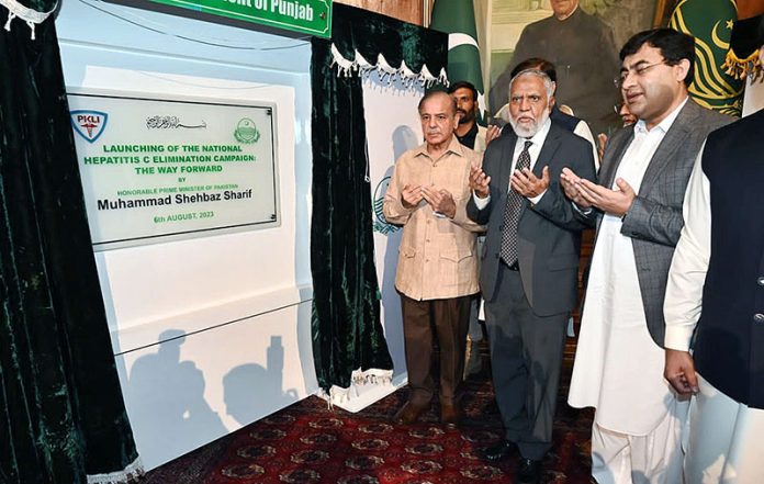 Prime Minister Muhammad Shehbaz Sharif offering dua after unveiling plaque of the National Hepatitis C Elimination Campaign