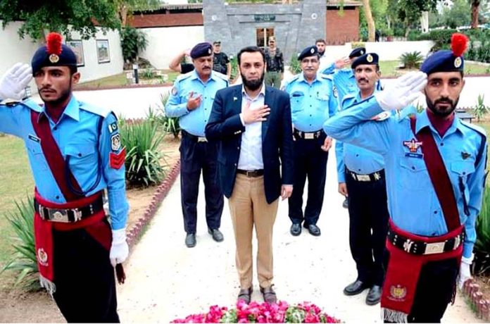 Special Assistant to the Prime Minister Atta Ullah Tarar paying homage to the Martyrs of Police at his visit to Police Lines