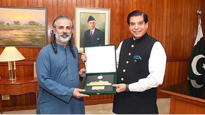 Speaker National Assembly Raja Pervez Ashraf presenting souvenir to Federal Minister for Narcotics Control Nawabzada Shazain Bugti at Parliament House