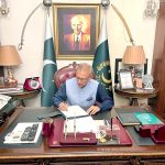 President Dr. Arif Alvi signing the Pakistan Electronic Media Regulatory Authority (Amendment) Bill 2023 in to law, at Aiwan-e-Sadr