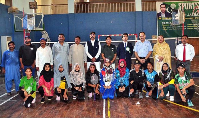 Group photo of Additional Deputy Commissioner Revenue Muhammad Mohsin Salahuddin with players during an event organized by Sports Department at Gymnasium on the occasion of 77th Independence Day celebration