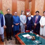 Caretaker Prime Minister Anwaar-ul-Haq Kakar in a group photo with a delegation of MQM