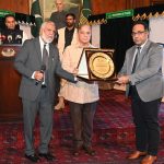 Prime Minister Muhammad Shehbaz Sharif distributing awards among the doctors on the completion of 1000 transplants in PKLI.