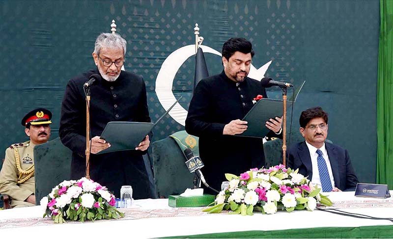 Governor Sindh Kamran Tissori taking oath from Justice (R) Maqbool Baqar as a Caretaker Chief Minister Sindh at Governor House
