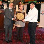 Prime Minister Muhammad Shehbaz Sharif distributing awards among the doctors on the completion of 1000 transplants in PKLI