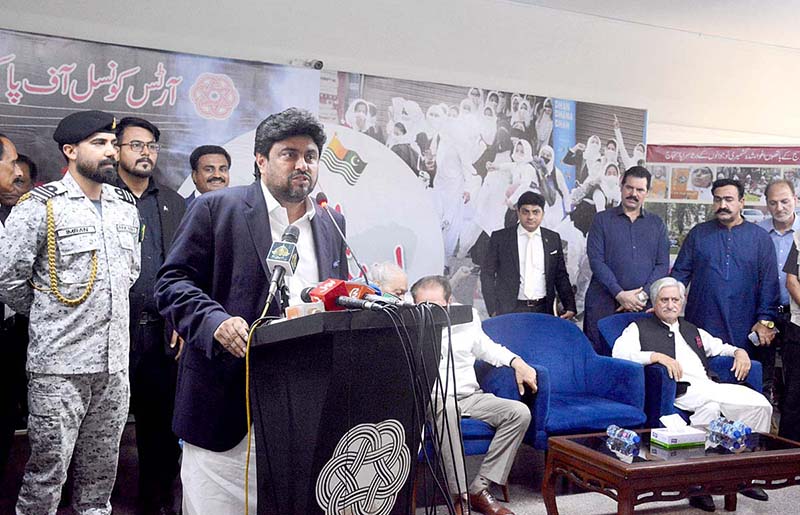 Sindh Governor Mohammed Kamran Khan Tessori addressing a pictorial exhibition ceremony on 'Kashmir Exploitation Day at Arts Council of Pakistan