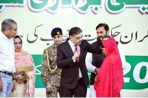 Caretaker Prime Minister Anwaar-ul-Haq Kakar distributes cheques of 2 million rupees each to individuals from the Christian community whose residences were damaged due to mob violence in Tehsil Jaranwala