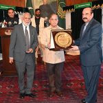 Prime Minister Muhammad Shehbaz Sharif distributing awards among the doctors on the completion of 1000 transplants in PKLI