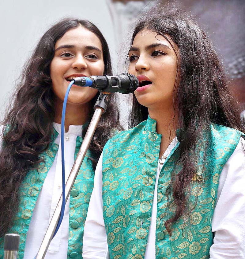 Students are singing National song during the ceremony organized at Radio Pakistan Road on the occasion of 77th Independence Day celebration