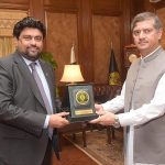 Governor Sindh Kamran Khan Tessori presenting the shield to the newly appointed Chief Secretary Dr. Muhammad Fakhre Alam Irfan