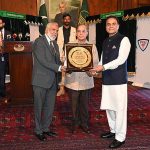 Prime Minister Muhammad Shehbaz Sharif distributing awards among the doctors on the completion of 1000 transplants in PKLI.