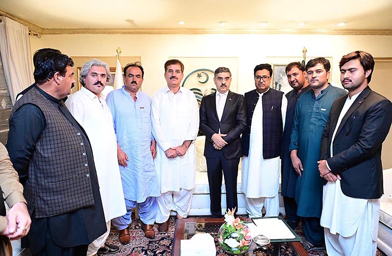 eople hailing from various parts of Balochistan called on the caretaker Prime Minister Anwaar-ul-Haq Kakar