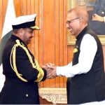 President Dr. Arif Alvi welcomes the Omani Chief of Staff of Sultan's Armed Forces, Vice Admiral Abdullah bin Khamis Al-Raisi at Aiwan-e-Sadr