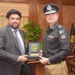 Governor Sindh Kamran Khan Tessori presenting the shield to IG Sindh Rafat Mukhtar at the Governor House