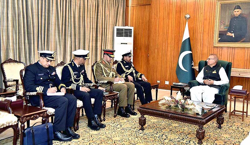 President Dr. Arif Alvi in a meeting with the Omani Chief of Staff of Sultan's Armed Forces, Vice Admiral Abdullah bin Khamis Al-Raisi, who along with the members of his delegation called on him at Aiwan-e-Sadr