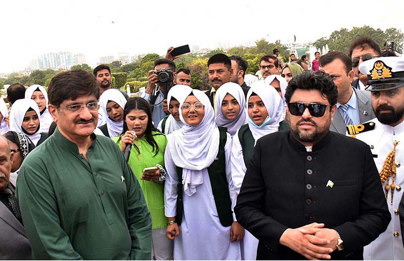 Sindh Governor Mohammed Kamran Khan Tessori and Chief Minister Syed Murad Ali Shah in a group photo with students at Mazar-e-Quaid on the occasion of 77th Independence Day celebration
