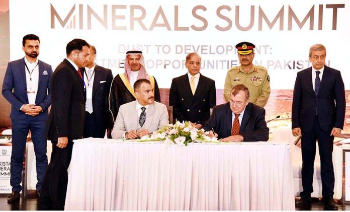 Prime Minister Muhammad Shehbaz Sharif and COAS General Syed Asim Munir witnessing the signing of MoUs for increasing foreign investment in the mining Industry of Pakistan during Pakistan Mineral Summit