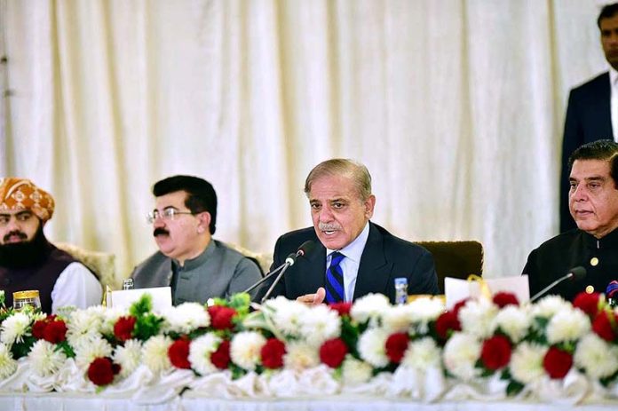 Prime Minister Muhammad Shehbaz Sharif addressing at a banquet he hosted in honour of parliamentarians