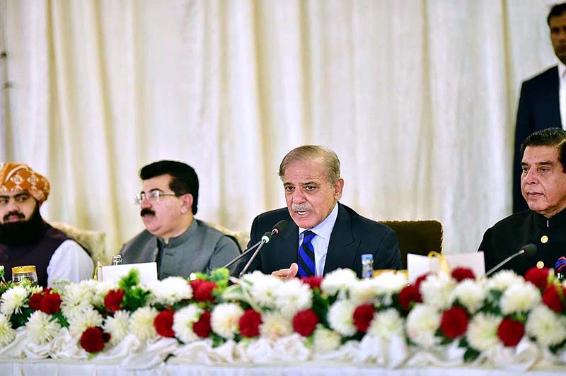 Prime Minister Muhammad Shehbaz Sharif addressing at a banquet he hosted in honour of parliamentarians