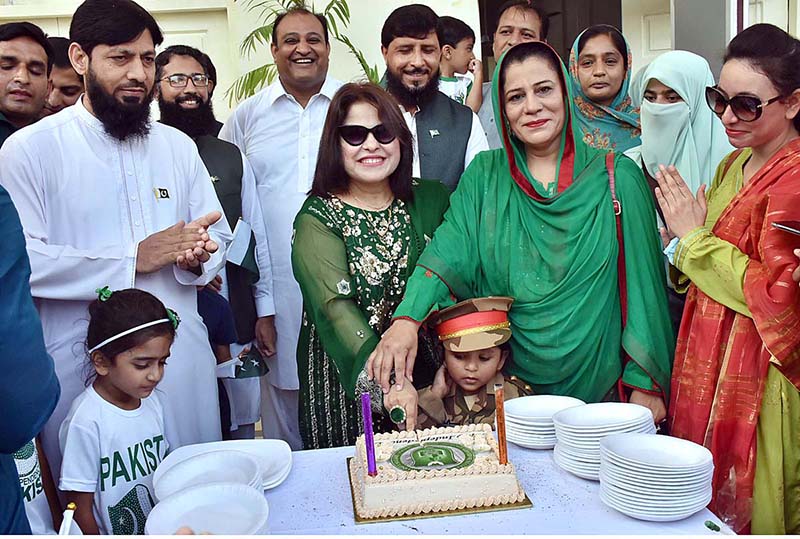Vice Chancellor Professor Dr. Zareen Fatima Rizvi (GCWUS) along with Faculty Staff cutting the cake on the occasion of 77th Independence Day celebration at Government College Women University
