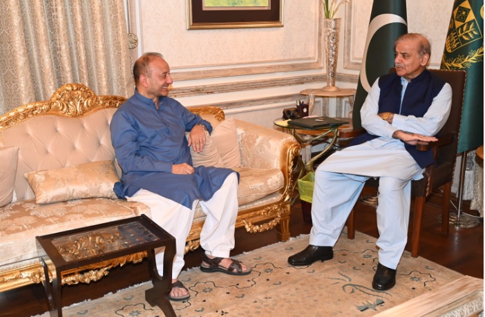 PM, Dr Musadiq discuss political situation