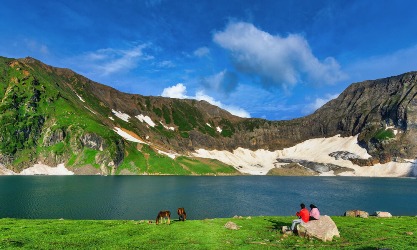 Tourists throng Ratti Gali Lake to enjoy weather