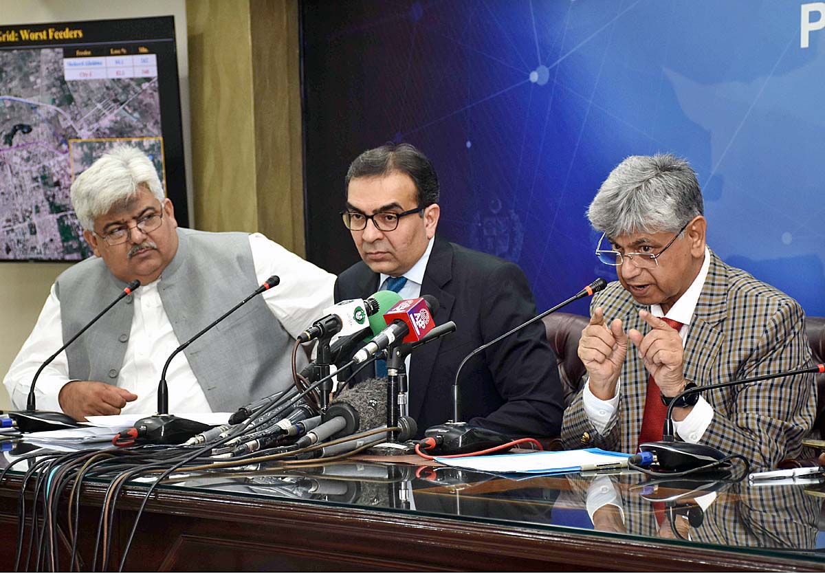 Caretaker Federal Minister for Information and Broadcasting Murtaza Solangi and caretaker Federal Minister for Power Muhammad Ali addressing a press conference.