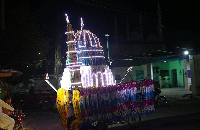 A tri-wheeler on away decorated with model in connection with Eid Milad-un-Nabi (PBUH) at Jhang Morr.